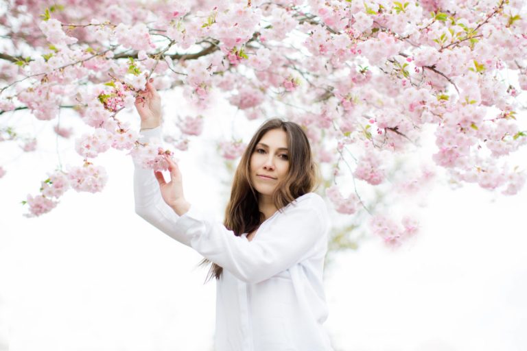 Portrait Fotoshooting in Heidenheim – Kirschblüten im Brenzpark