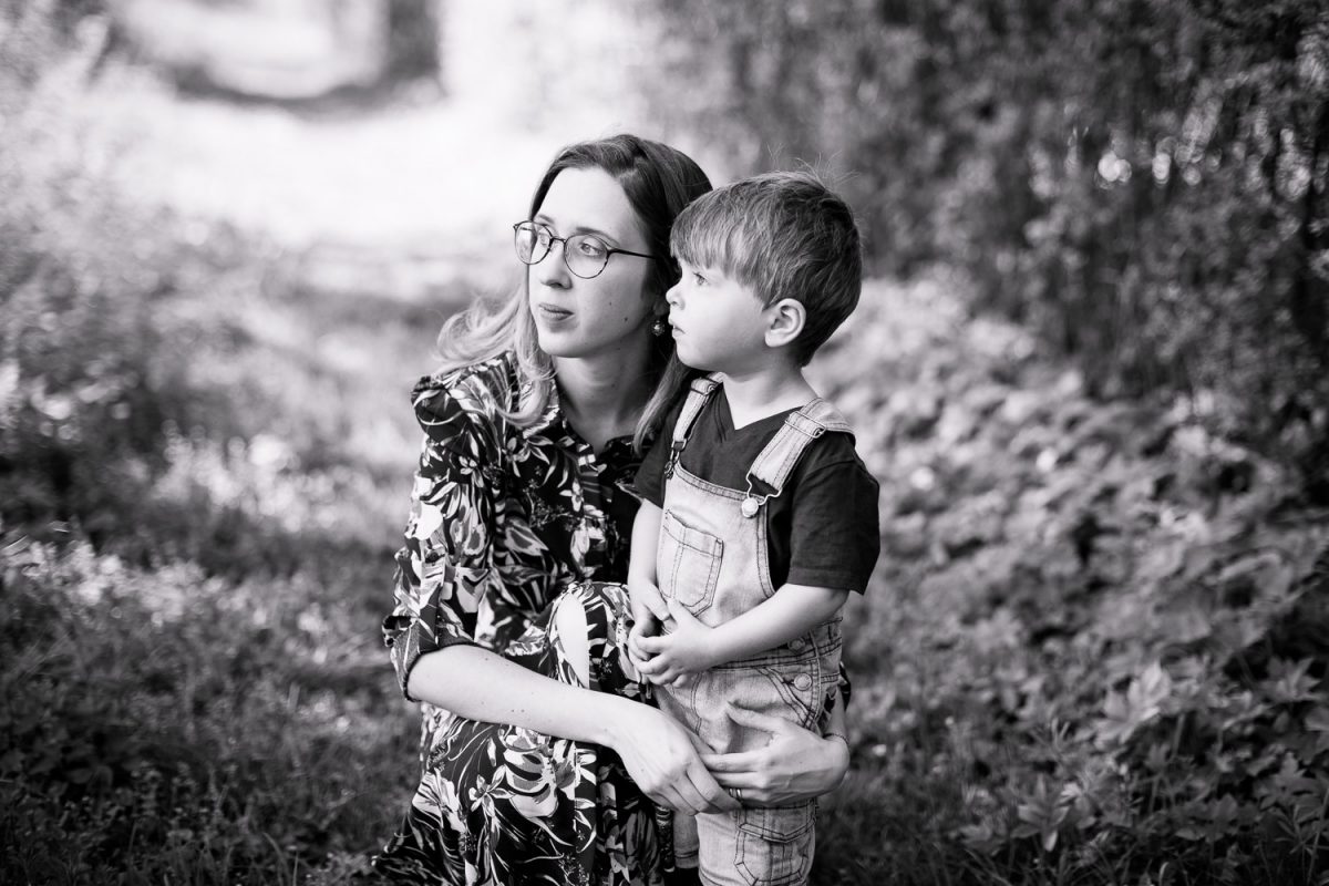 Mama und Sohn beim Fotograf