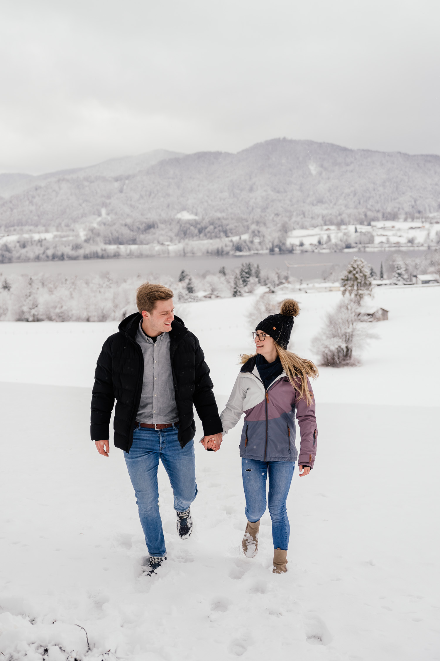 Winterliche Paarfotos am Tegernsee